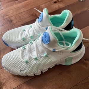 NWOT Women’s Nike Free Metcon 4 sneakers